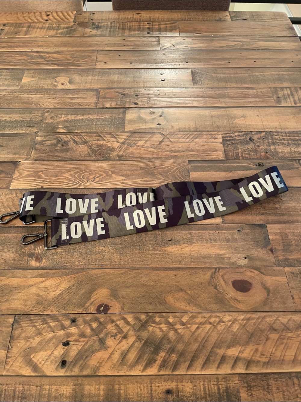 LOVE Camouflage crossbody strap - Green Camouflage